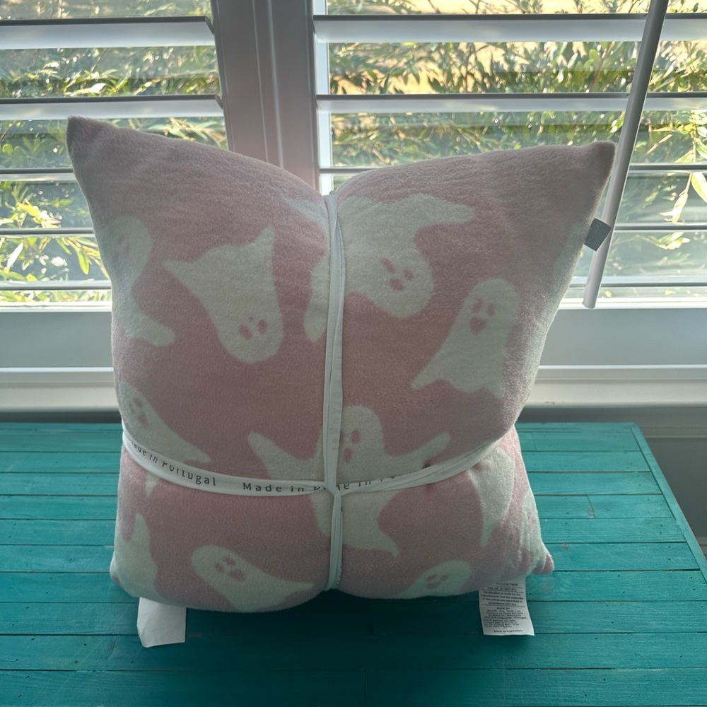Set of 2 Pink Ghost Pillows 🩷🤍